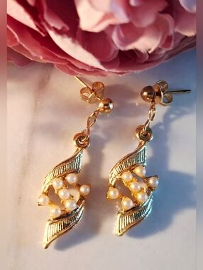 Vintage 80s Pearl Cluster Gold Dangle Earrings
